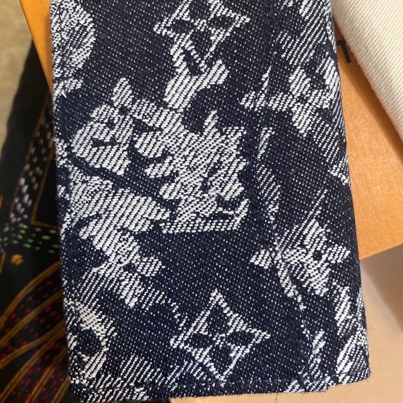 Authentic Louis Vuitton Tapestry cardholder - Picture 5 of 6